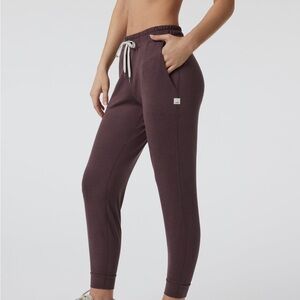 Vuori joggers-NWOT- Dusty Rose-Small.
Super soft!